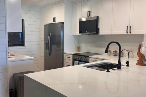 Condo in Jensen Beach, Florida, 2 bedrooms  № 2192739 - photo 24