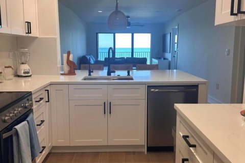 Condo in Jensen Beach, Florida, 2 bedrooms  № 2192739 - photo 11