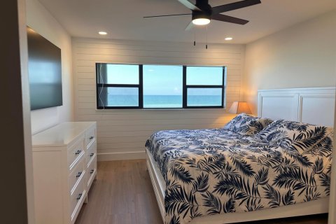 Condo in Jensen Beach, Florida, 2 bedrooms  № 2192739 - photo 15