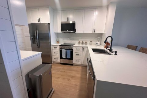 Condo in Jensen Beach, Florida, 2 bedrooms  № 2192739 - photo 28