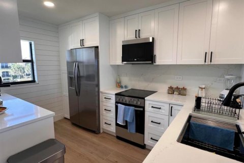 Condo in Jensen Beach, Florida, 2 bedrooms  № 2192739 - photo 9