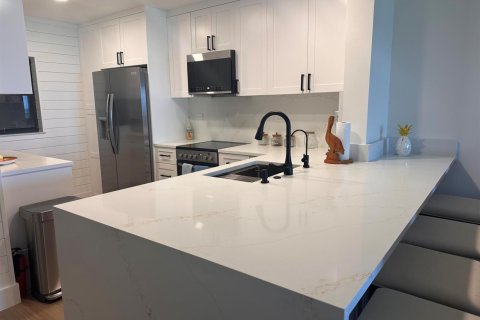 Condo in Jensen Beach, Florida, 2 bedrooms  № 2192739 - photo 23