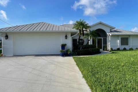 House in Port St. Lucie, Florida 3 bedrooms, 168.25 sq.m. № 2188058