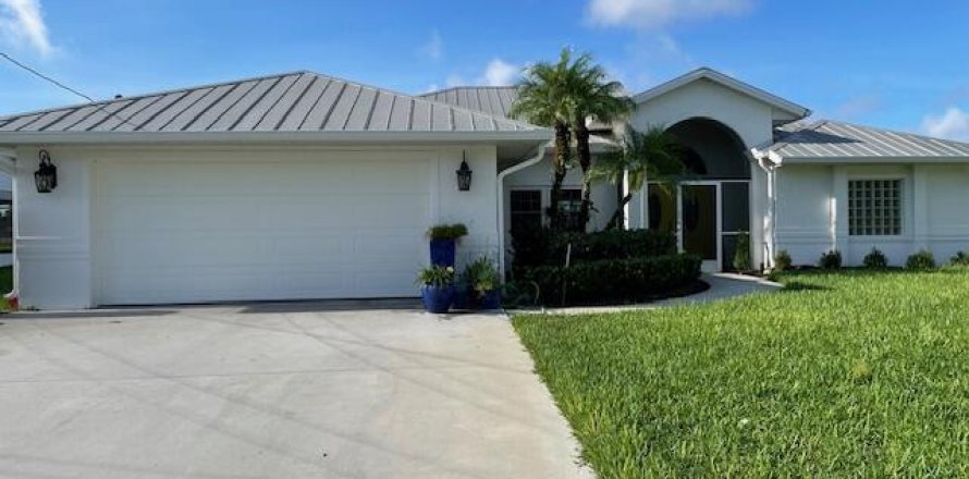House in Port St. Lucie, Florida 3 bedrooms, 168.25 sq.m. № 2188058