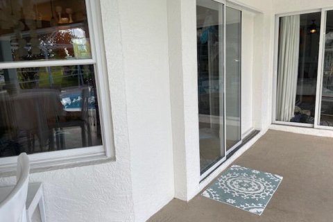 House in Port St. Lucie, Florida 3 bedrooms, 168.25 sq.m. № 2188058 - photo 6