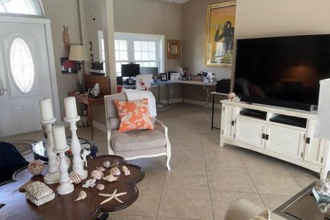 House in Port St. Lucie, Florida 3 bedrooms, 168.25 sq.m. № 2188058 - photo 16