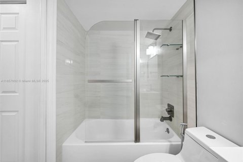 Condominio en venta en Miami, Florida, 2 dormitorios, 99.87 m2 № 1887895 - foto 18