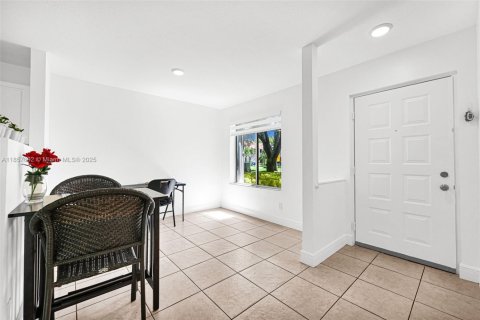 Condominio en venta en Miami, Florida, 2 dormitorios, 99.87 m2 № 1887895 - foto 7
