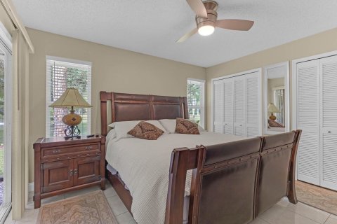 Townhouse in Vero Beach, Florida 2 bedrooms, 131.55 sq.m. № 2402438 - photo 10
