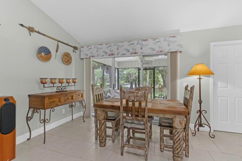 Townhouse in Vero Beach, Florida 2 bedrooms, 131.55 sq.m. № 2402438 - photo 9