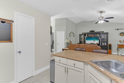 Townhouse in Vero Beach, Florida 2 bedrooms, 131.55 sq.m. № 2402438 - photo 7