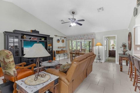 Townhouse in Vero Beach, Florida 2 bedrooms, 131.55 sq.m. № 2402438 - photo 3