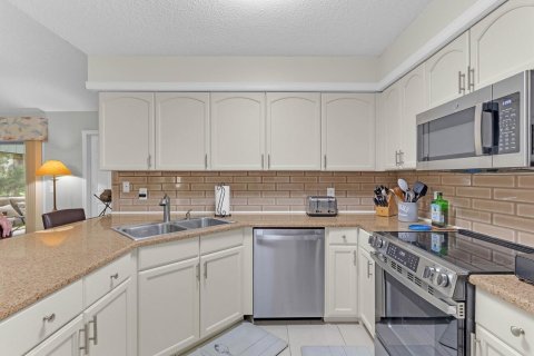 Townhouse in Vero Beach, Florida 2 bedrooms, 131.55 sq.m. № 2402438 - photo 6