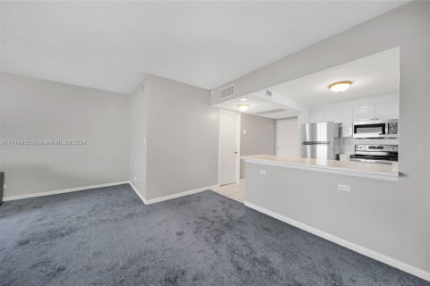 Condominio en venta en Miami Beach, Florida, 55.74 m2 № 2185109 - foto 12