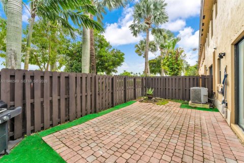 Townhouse in Homestead, Florida 4 bedrooms, 168.62 sq.m. № 2004122 - photo 27