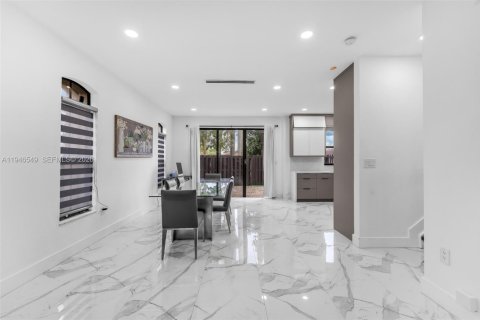 Townhouse in Homestead, Florida 4 bedrooms, 168.62 sq.m. № 2004122 - photo 7