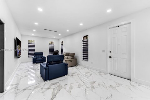 Townhouse in Homestead, Florida 4 bedrooms, 168.62 sq.m. № 2004122 - photo 8