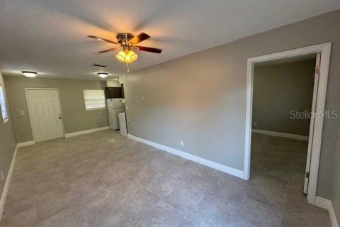 Apartamento en alquiler en Dade City, Florida, 1 dormitorio, 155.33 m2 № 1906100 - foto 9