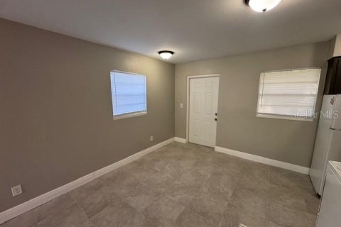 Apartamento en alquiler en Dade City, Florida, 1 dormitorio, 155.33 m2 № 1906100 - foto 8