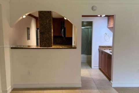 Condominio en venta en Hialeah, Florida, 1 dormitorio, 35.49 m2 № 1945257 - foto 3