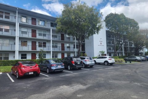 Condo in Hollywood, Florida, 2 bedrooms  № 1175078 - photo 1