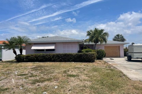 House in Treasure Island, Florida 2 bedrooms, 118.54 sq.m. № 1678501 - photo 1