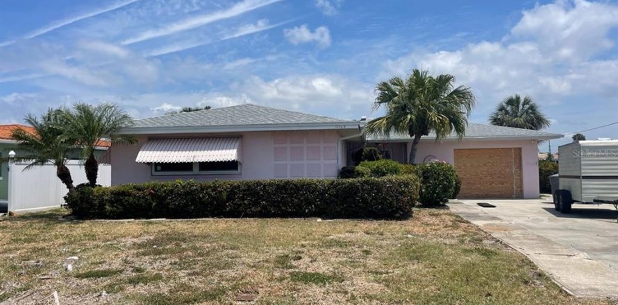 House in Treasure Island, Florida 2 bedrooms, 118.54 sq.m. № 1678501
