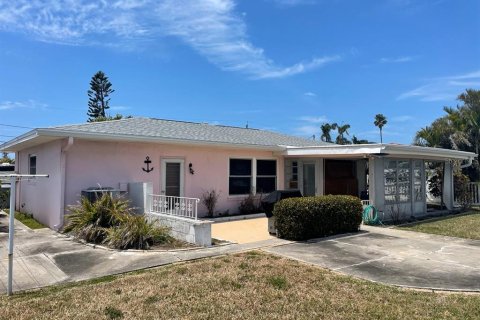 House in Treasure Island, Florida 2 bedrooms, 118.54 sq.m. № 1678501 - photo 2