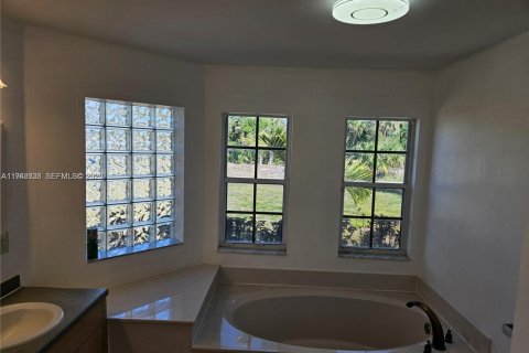 Villa ou maison à vendre à Lehigh Acres, Floride: 4 chambres № 2005077 - photo 10