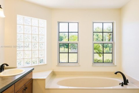 Villa ou maison à vendre à Lehigh Acres, Floride: 4 chambres № 2005077 - photo 11