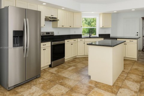 Villa ou maison à vendre à Lehigh Acres, Floride: 4 chambres № 2005077 - photo 5