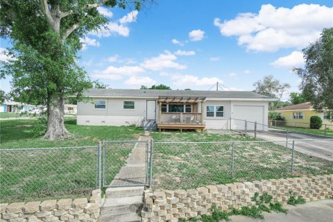 House in Lake Wales, Florida 3 bedrooms, 137.59 sq.m. № 2120620