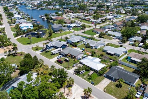 House in Apollo Beach, Florida 3 bedrooms, 134.89 sq.m. № 1781265 - photo 25