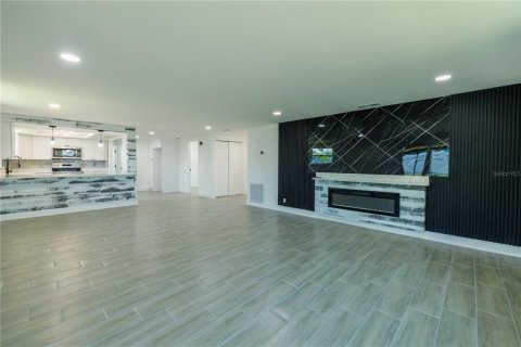 House in Apollo Beach, Florida 3 bedrooms, 134.89 sq.m. № 1781265 - photo 4