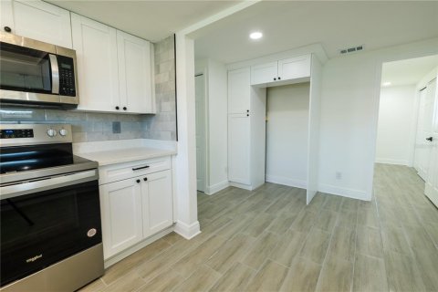 House in Apollo Beach, Florida 3 bedrooms, 134.89 sq.m. № 1781265 - photo 7