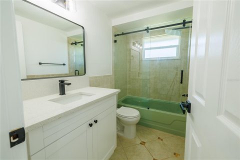House in Apollo Beach, Florida 3 bedrooms, 134.89 sq.m. № 1781265 - photo 13