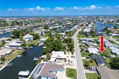 House in Apollo Beach, Florida 3 bedrooms, 134.89 sq.m. № 1781265 - photo 2