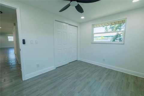House in Apollo Beach, Florida 3 bedrooms, 134.89 sq.m. № 1781265 - photo 11