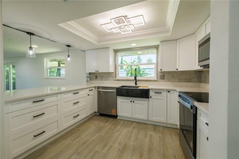 House in Apollo Beach, Florida 3 bedrooms, 134.89 sq.m. № 1781265 - photo 6