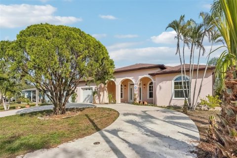 Casa en venta en Kenneth City, Florida, 3 dormitorios, 236.9 m2 № 1528384 - foto 3