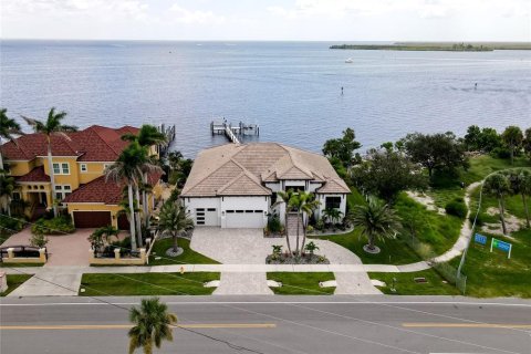 Casa en venta en Port Charlotte, Florida, 4 dormitorios, 269.23 m2 № 1855464 - foto 2