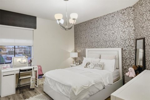 Купить виллу или дом в Дорал, Флорида 4 спальни, 246.19м2, № 2088622 - фото 15