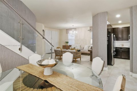 Купить виллу или дом в Дорал, Флорида 4 спальни, 246.19м2, № 2088622 - фото 7
