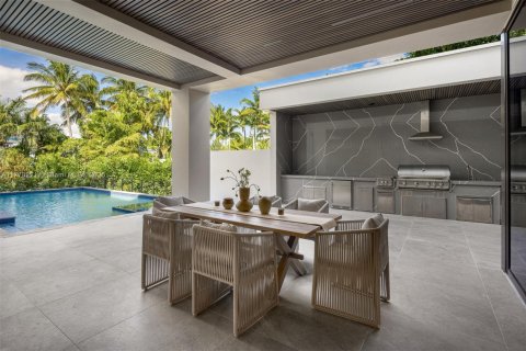House in Miami, Florida 6 bedrooms, 762.73 sq.m. № 1628188 - photo 23