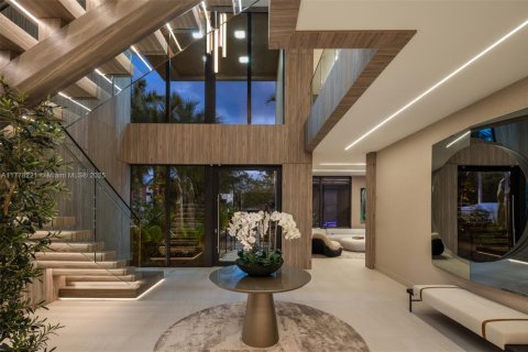 House in Miami, Florida 6 bedrooms, 762.73 sq.m. № 1628188 - photo 19