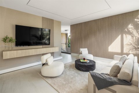 House in Miami, Florida 6 bedrooms, 762.73 sq.m. № 1628188 - photo 15