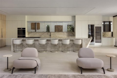 House in Miami, Florida 6 bedrooms, 762.73 sq.m. № 1628188 - photo 8