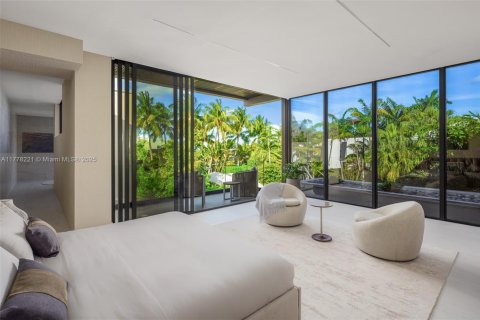 House in Miami, Florida 6 bedrooms, 762.73 sq.m. № 1628188 - photo 17