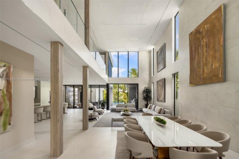 House in Miami, Florida 6 bedrooms, 762.73 sq.m. № 1628188 - photo 4