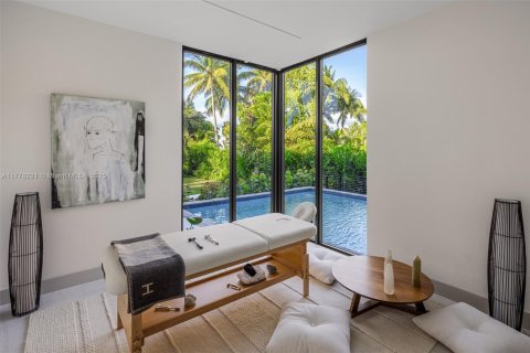 House in Miami, Florida 6 bedrooms, 762.73 sq.m. № 1628188 - photo 26